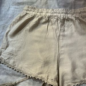 Sale 🚨lace Beige Shorts ! Size - S/M