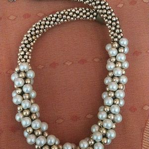 pearl neckpiece