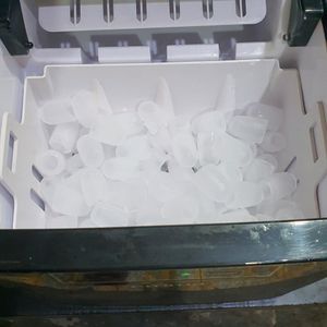 Croma Ice Maker