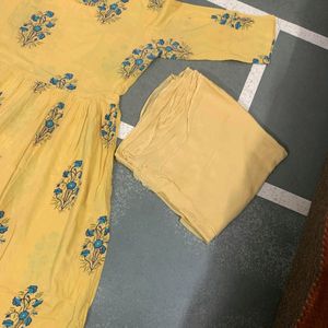 Beautiful Yellow Kurti Pant Dupatta.. Set....