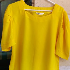 YELLOW SHORT TOP