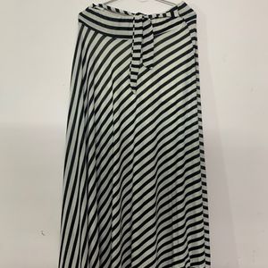 SALE!!! Black n White Skirt