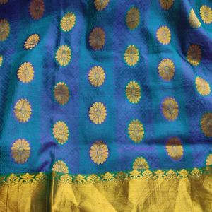 Maroon And Green With Blue Patli Pallu