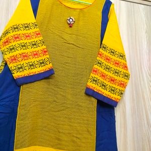 Elegant Style Kurti With Beautiful Print