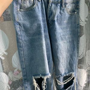 Trendy Knee Cut Jeans