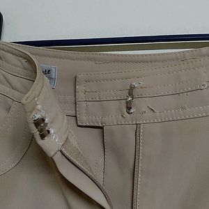 beige women capri pants