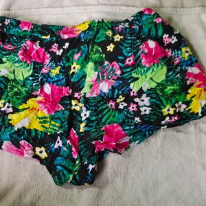 CUTE FLORAL PRINT SHORTS