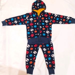 Unisex Woolen Set.Very Soft For Kids..Looks Great