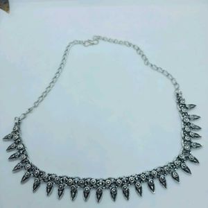 Beautiful Neckpiece With 10pieces Courier Bag FREE