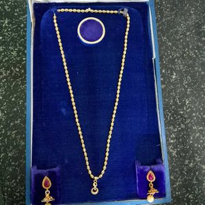 Gold necklace with a pair of earrings