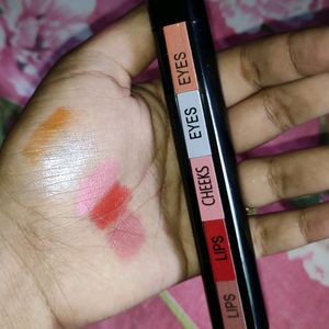 5 In 1 Kit(Lip, Eyes, Cheeks)1 Pc