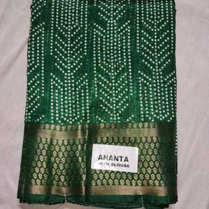 💥🆕️ Green Saree With Golden Woven Border