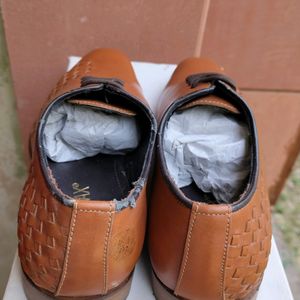 Size 7 Cow Leather Shoe