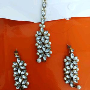 Earrings With Maan Tikka