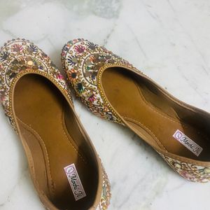 Punjabi juttis