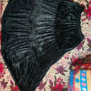 Black Skirt in a velvet material