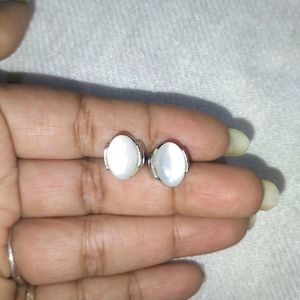 White Shining Studs (Pearl Look)