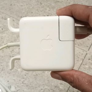 APPLE LAPTOP CHARGER NEW AND ORIGINAL 45.05 WATT