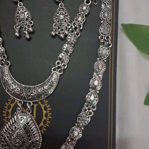 Aesthetic Desi Jewellery Necklace And Earrings