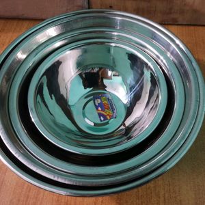 Set of 4 - New Non-used Stainless Steel Bowls