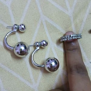 4 Earrings With A Stone Ring