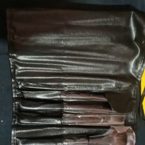 Makeup Brushes Set (24 Pieces)