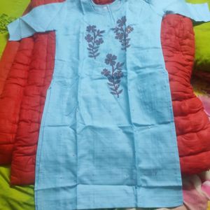 Blue Straight Fit Knee-length 3/4th Sleeves Kurta