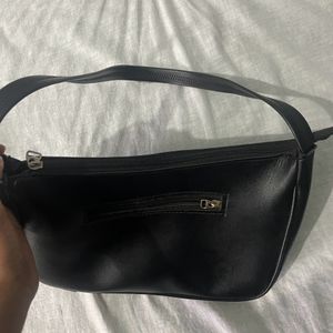 Black Basic Shoulder Bag