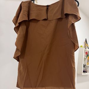 Ruffle top - brand New - size Large