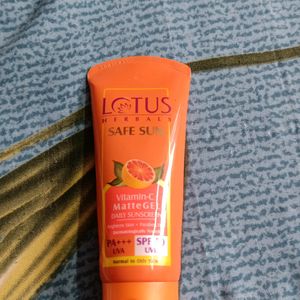 Lotus Daily Use Vitamin C Matte Gel Sunscreen 🧴