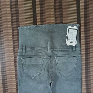 Y-25 Size 28 Slim Fit Women Jeans