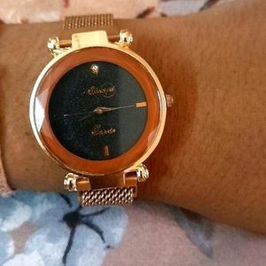 Wrist Watch (Golden)