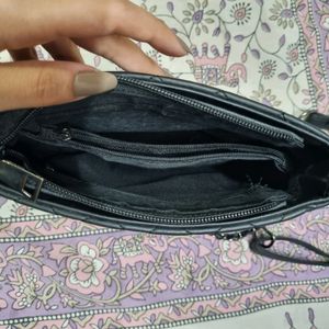 BLACK SLING BAG FOR WOMEN