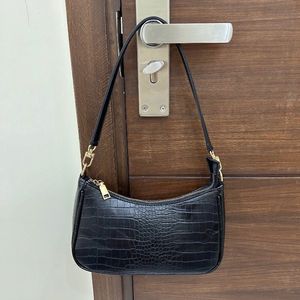 Mast&harbour Handbag Black Color