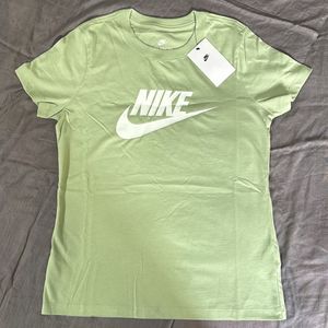 NIKE Sportswear Essentials Women's Logo T-Shirt