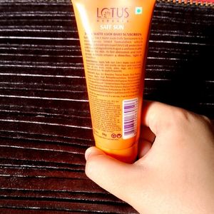 3-in-1matte Look dailyLotus Sunscreen