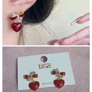 Korean Earings Ech Pair 150/-