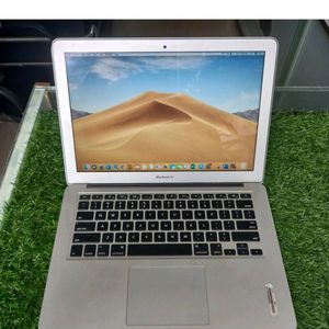 Apple MacBook