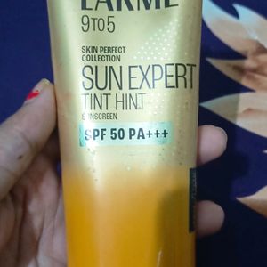 Lakme 9to5 Sunexpert Tint Hint Sunscreen SPF 50