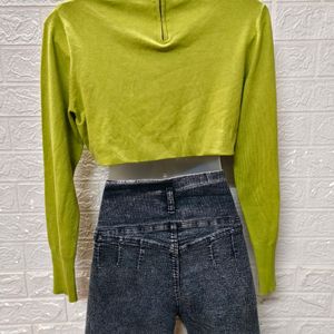 Effortless Green Vibes: Stylish Crop Sweatshirt