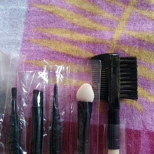 15 Makeup Brushes