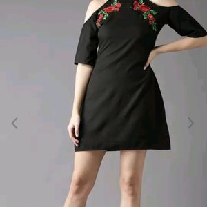 Black cold-shoulder dress with rose embroidery