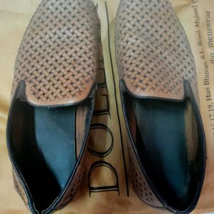 Perfect Leather Mojari