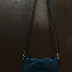 Diva Dale Sling Bag