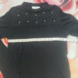 Black Winter Top With White Pearls