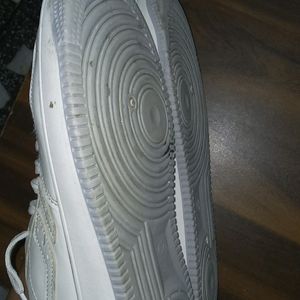 White Sneakers In Good Condition