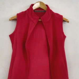 LAKs*itA SLEEVELESS JACKET IN SIZE S