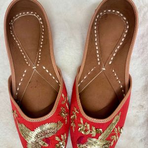 Red Embroidered Mojri / jutti