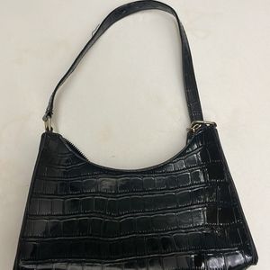 BLACK SHOULDER BAG