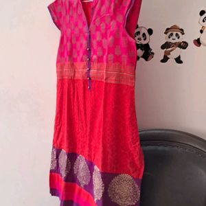 Women Panelled Straight Kurta, Block Printed With